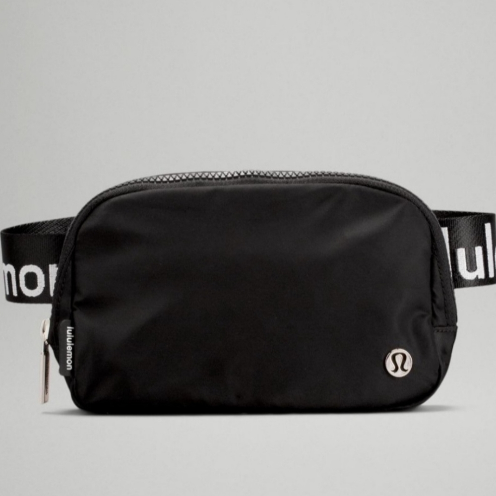 Lululemon Everywhere Belt Bag Black/White BNWT